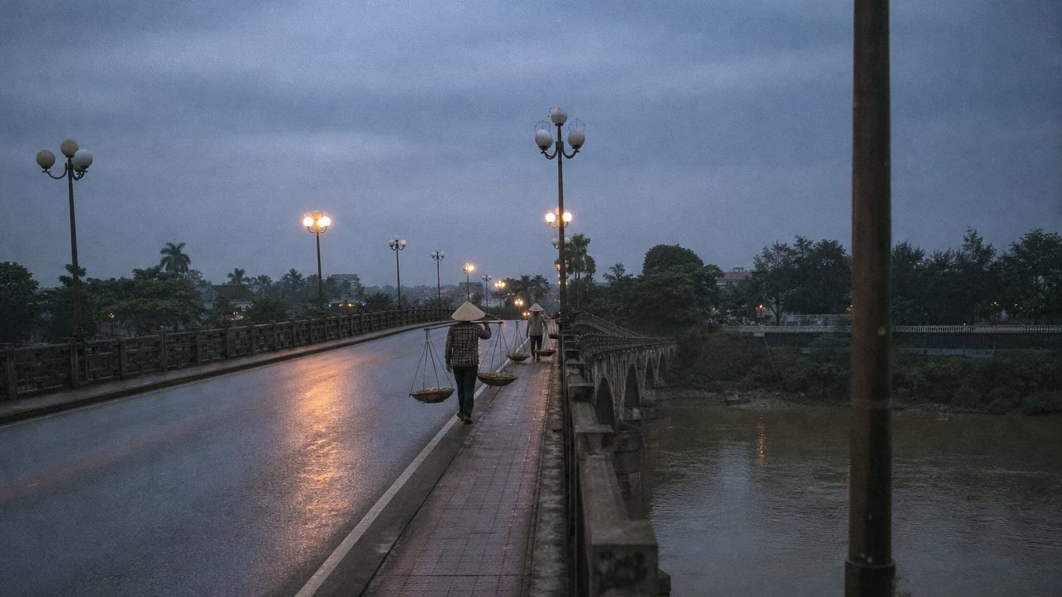 界碑旁的早市